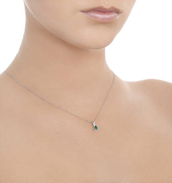 Emerald 5 x 4mm 18K White Gold Pendant Necklace